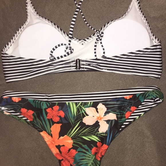 Bikini - Picture 2 of 2